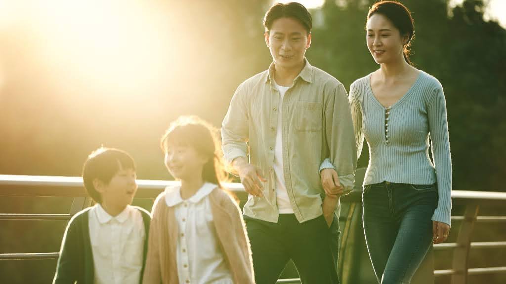 4人家族の生活費は平均いくら？統計×年代別×家族構成で“使いすぎゾーン”が丸わかり！