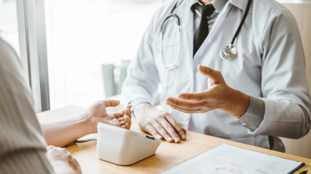 バセドウ病でも生命保険に加入できる?審査の仕組みと通過条件